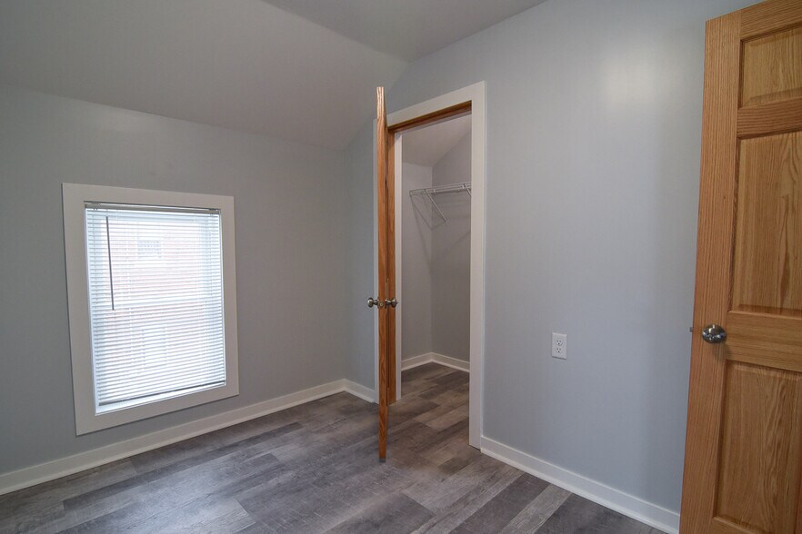 Building Photo - 5938 5th Ave