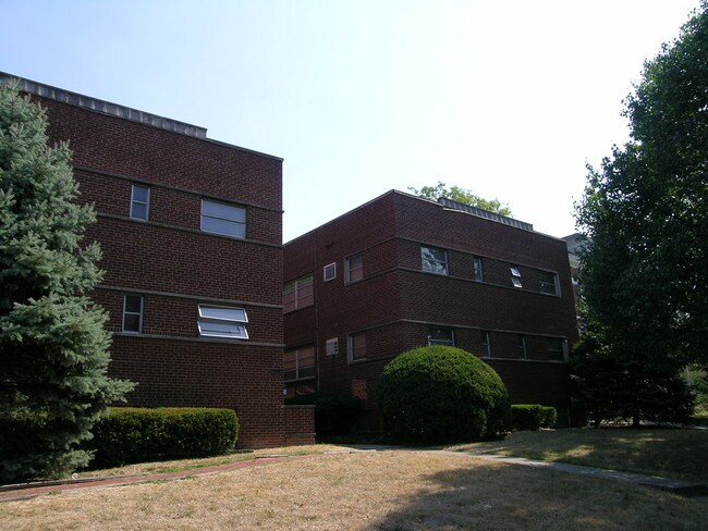 Building Photo - 922 Ludlow Ave