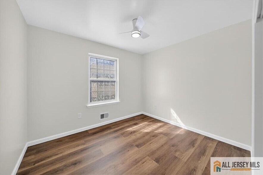 Building Photo - 19 Harris St