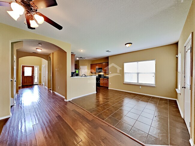 Building Photo - 8410 Apache Bend