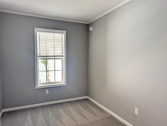 Building Photo - 602 Choo Choo Ln
