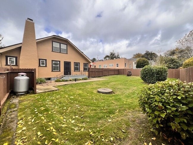 Building Photo - 1416