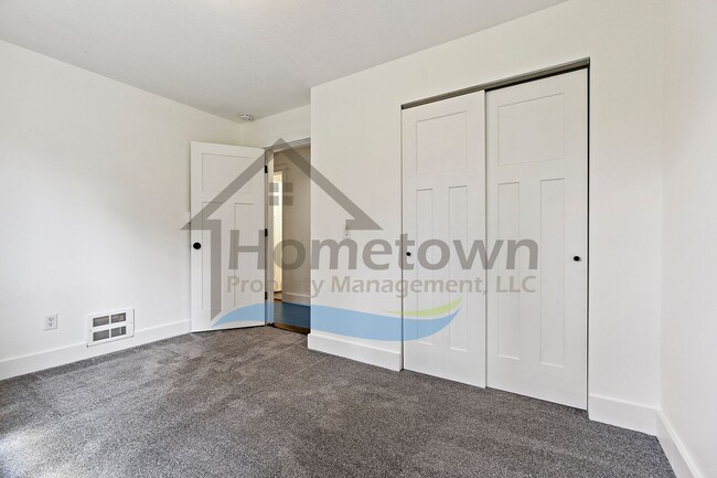 Building Photo - 4 Bedroom 4 Bathroom Home with Attached 2-...
