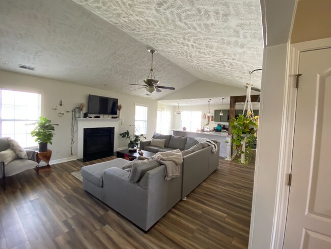 Building Photo - 397 Collinwood Dr