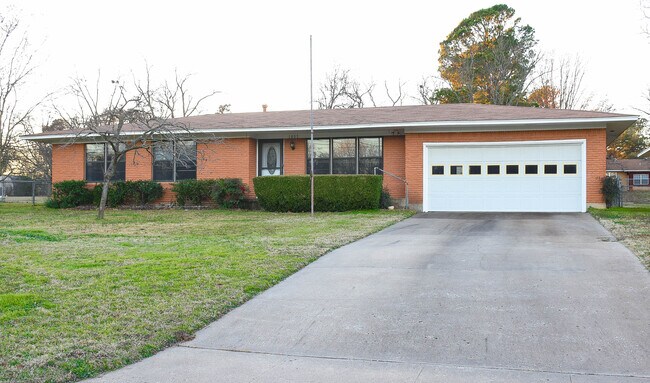 Primary Photo - 1805 Waterloo Ave