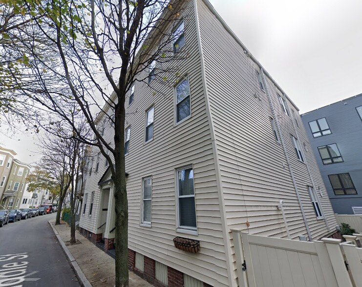 Building Photo - 66 Middle St