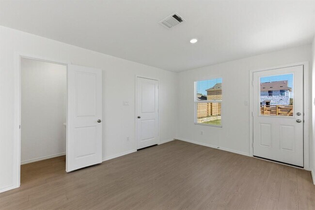 Building Photo - 385 Keefer