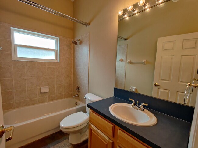 Building Photo - 22646 Cliffside Way