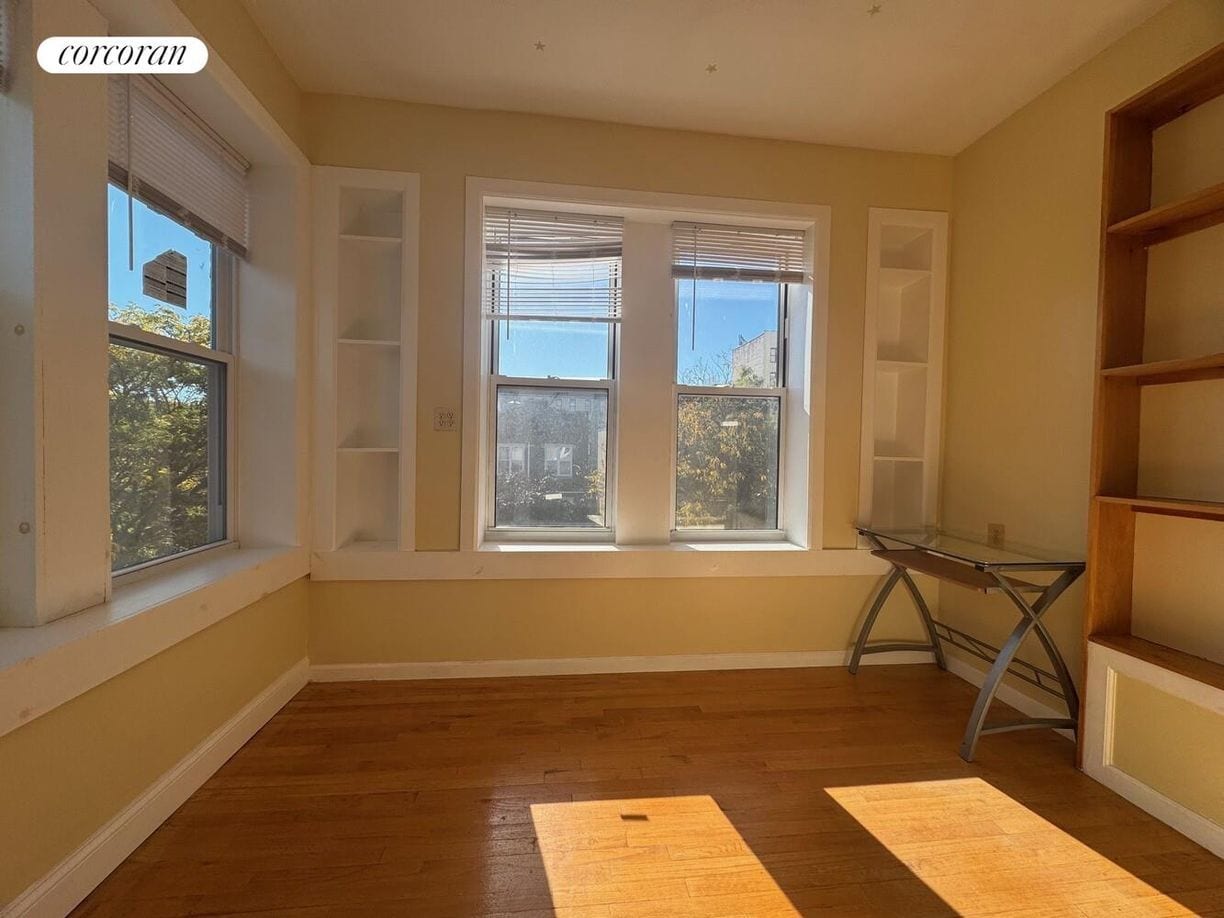 Building Photo - 741 Crown St