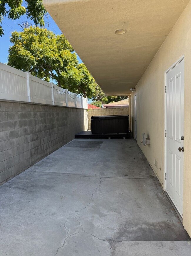 Building Photo - Washington Duplex