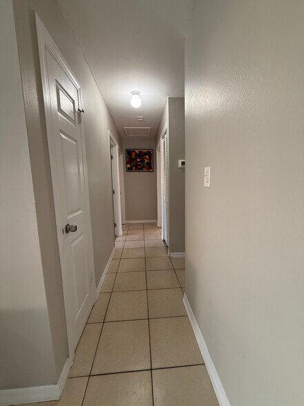 Hallway, 2 bds on left and 2 bds on right - 4410 N 40th St