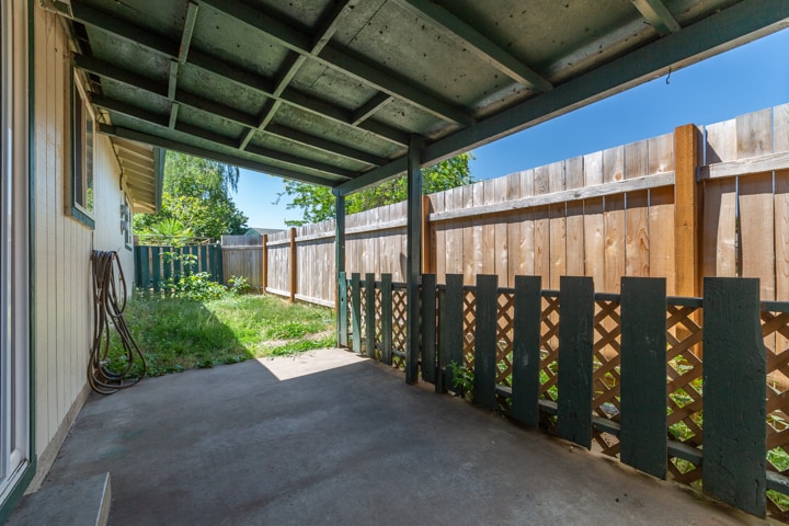 Building Photo - 113 SW Fleishauer Ln