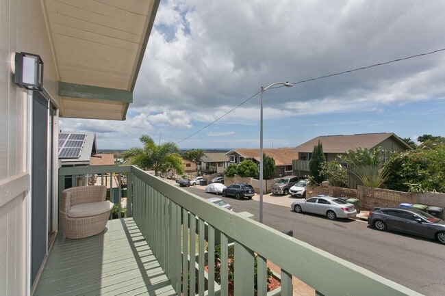 Building Photo - Lower Makakilo - Stunning Fully Remodeled ...