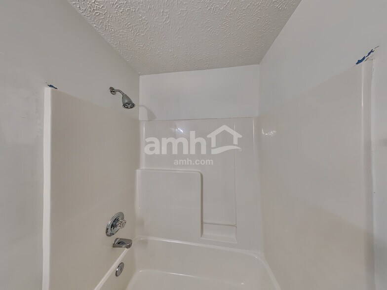 Building Photo - 2126 Burgess Ln