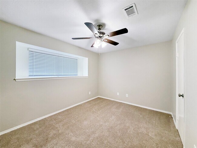 Building Photo - 3230 Sycamore Springs Dr