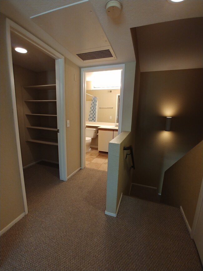 Building Photo - 3927 Nobel Dr