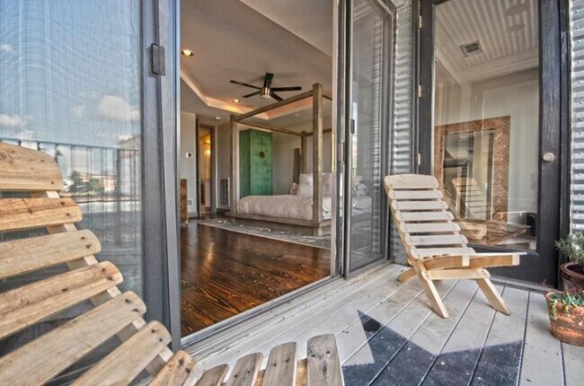 Building Photo - 320 Peters St SW