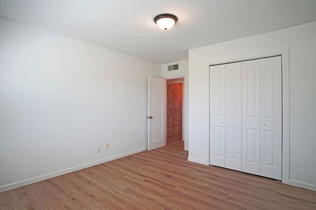 Building Photo - UPTOWN UPDATED 3/BD 2/BA 1/CG