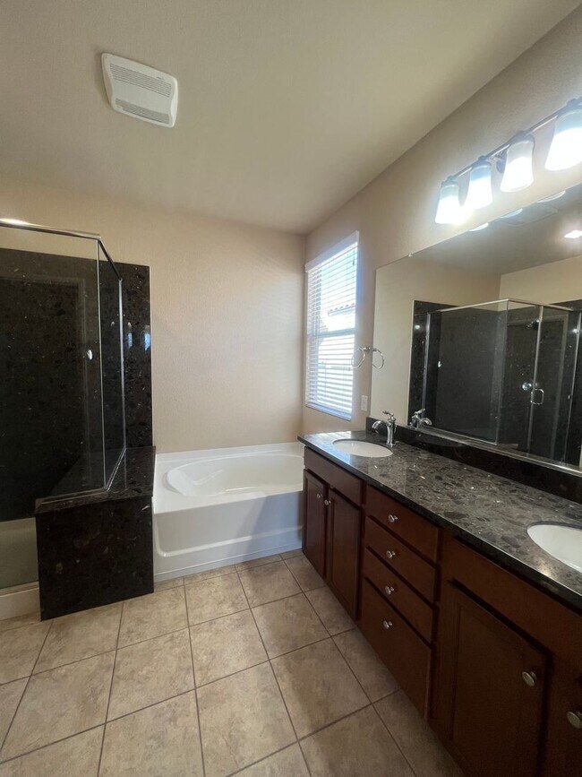 Building Photo - Sun City Del Webb 55 + Community