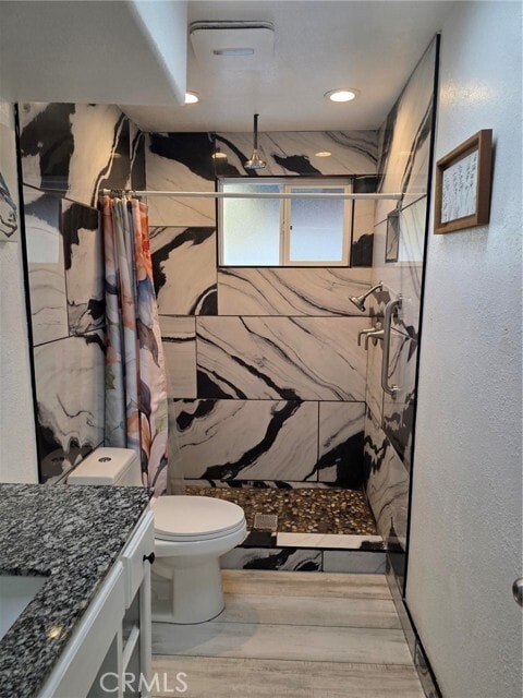 Building Photo - 917 Helmsdale Ave