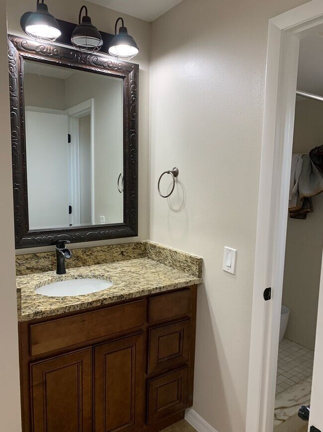 Building Photo - Nice 3/2 in St. Cloud on Oversized Lot w/ Lots of Upgrades