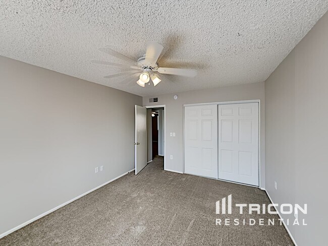 Building Photo - 828 N Pine Ct