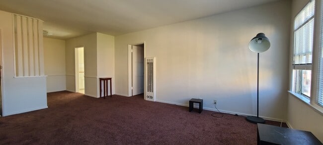 Building Photo - 150 N Catalina St
