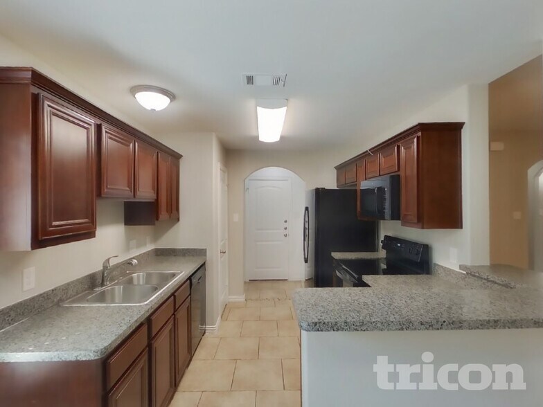 Building Photo - 429 Park Meadows Dr
