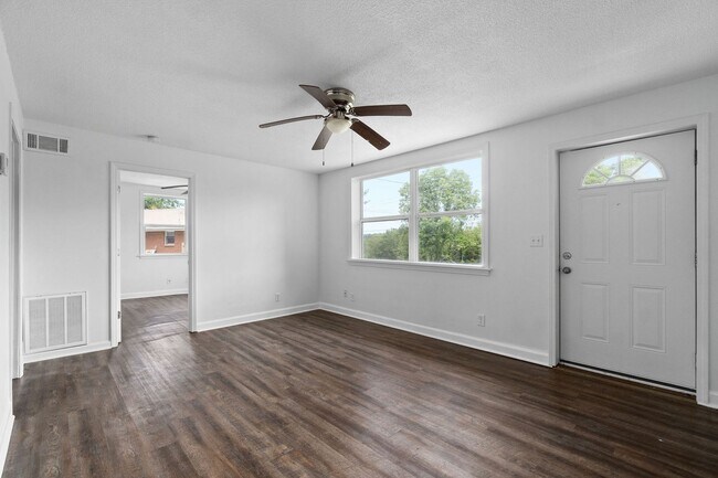 Building Photo - 706 Britton Springs Rd