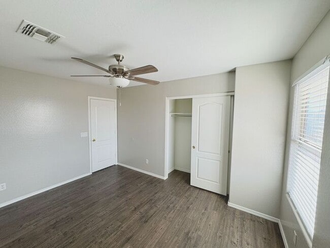 Building Photo - 4BR / 2.5BA Home with Expansive Lot – 2-Car Garage, Community Pools & Golf