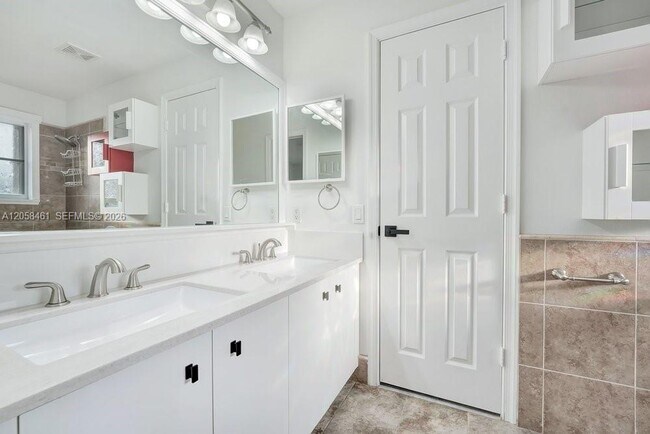 Building Photo - 1665 Osprey Bend