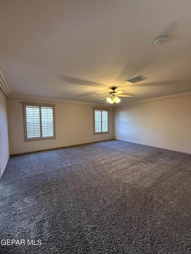 Building Photo - 317 Zenith Dr