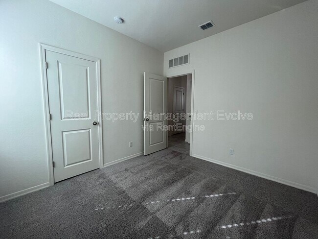 Building Photo - 4722 N 194th Dr