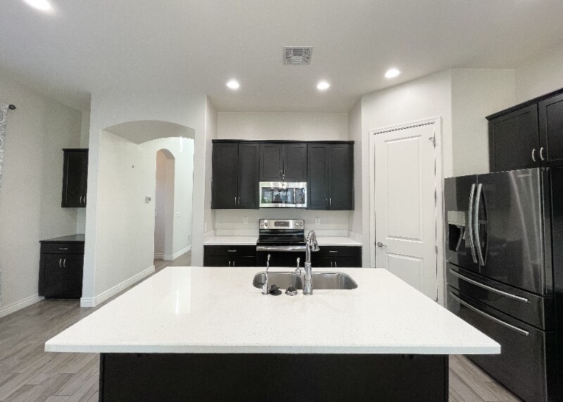 Building Photo - 2902 E Ebony Dr