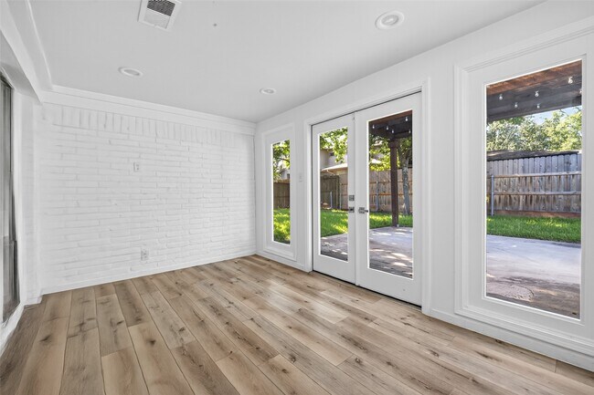 Building Photo - 5310 Indigo St