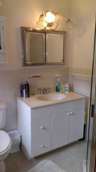 Building Photo - 305 Maplewood Rd