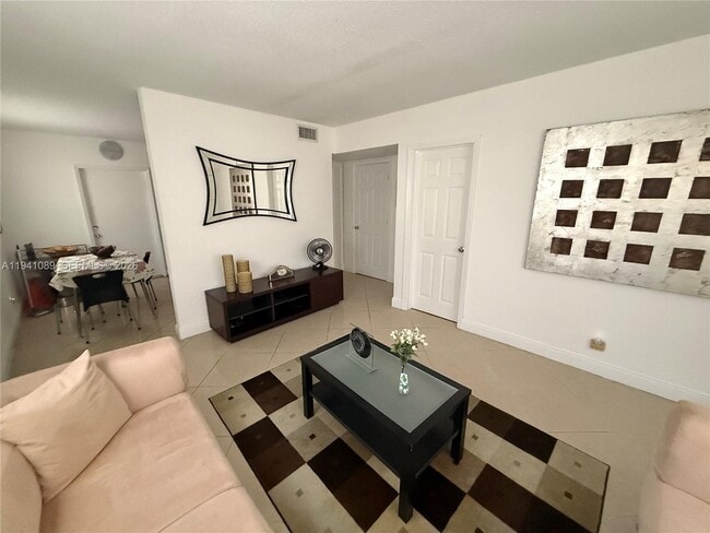 Building Photo - 4061 N Dixie Hwy