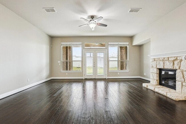 Building Photo - 8804 Vantage Point Dr
