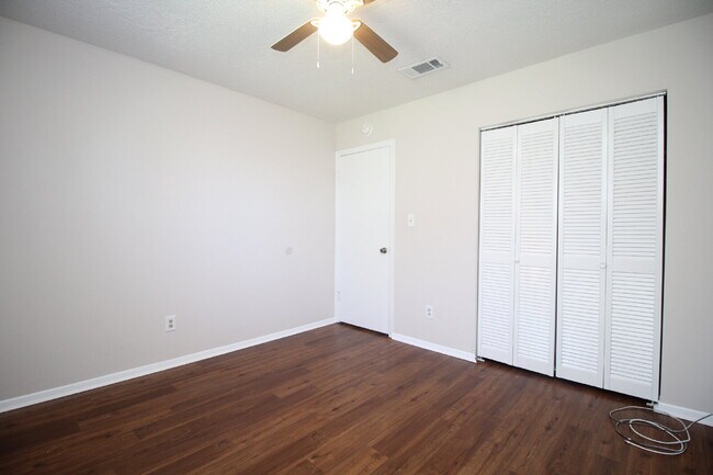 Building Photo - Great 4BR/2BA Home Near PSC Westside & NAS...