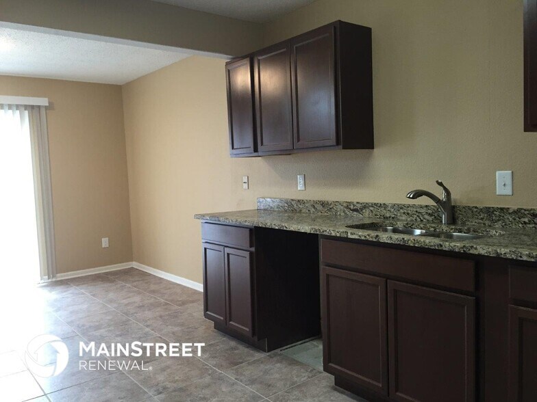 Building Photo - 5329 Alameda Rd