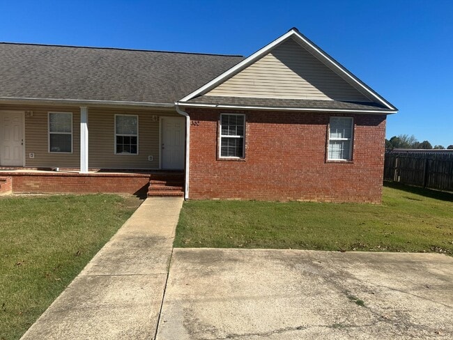 Primary Photo - 302 S Cemetary St