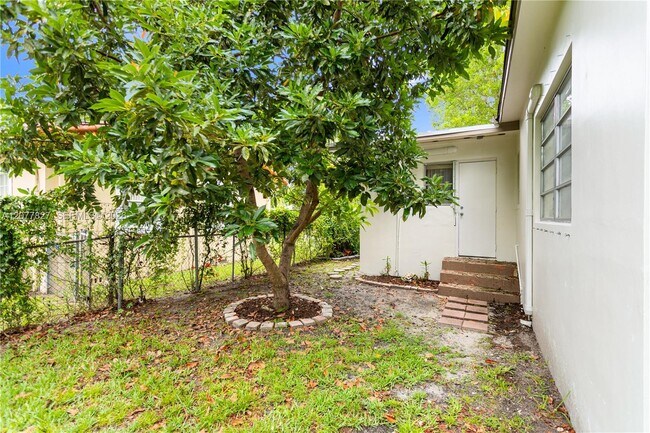 Building Photo - 72 Palmetto Dr