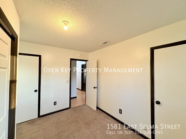 Building Photo - 1581 E Selma St