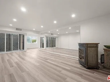 Building Photo - 423 S Rexford Dr