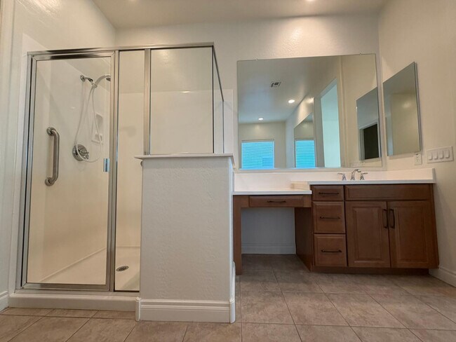Building Photo - 9541 E Theia Dr