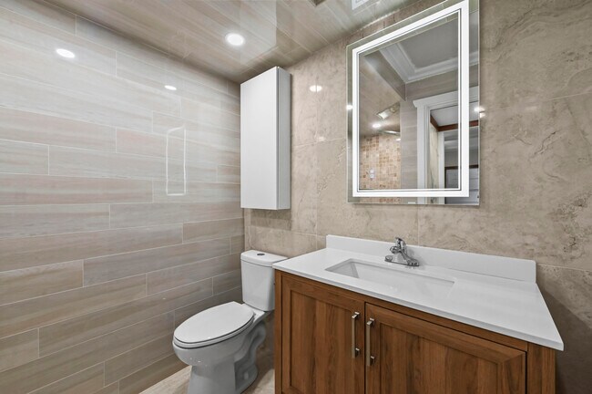 Building Photo - 551 Normandy L