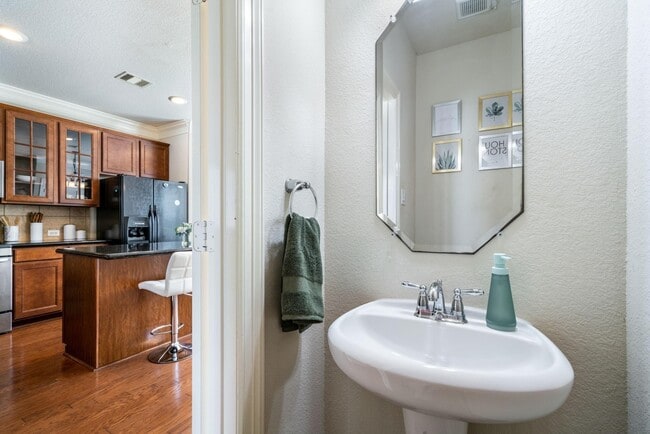 Building Photo - 3210 Clearview Cir