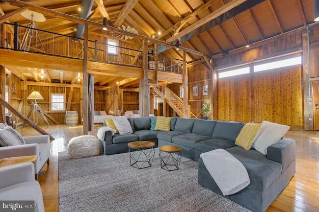 Building Photo - 284 Hickory Dr