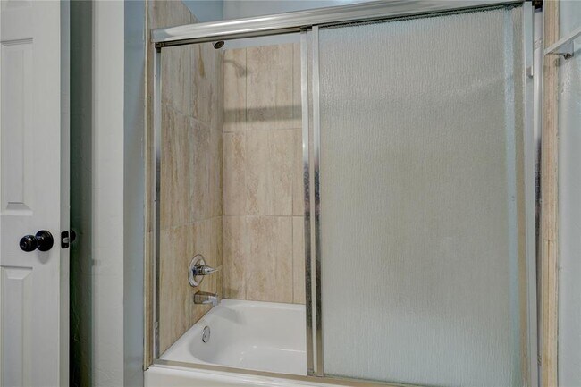 Building Photo - 2023 Westbury Dr