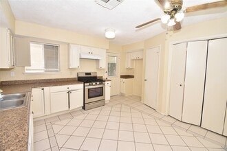 Building Photo - 4023 Summit Valley Dr